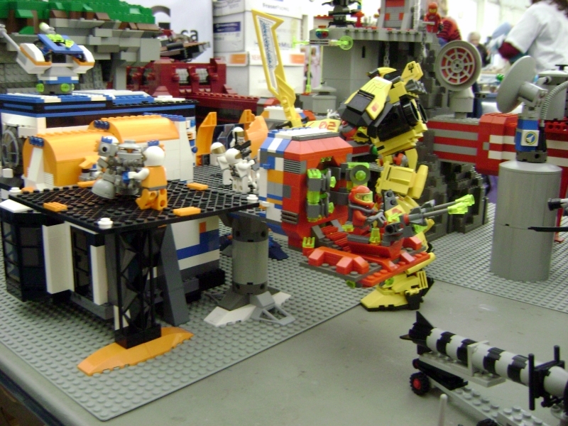 toyshow08_moonbase_aaron_1517.jpg