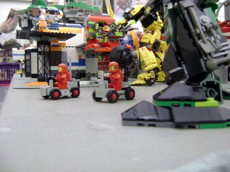 toyshow08_moonbase_aaron_1521.jpg