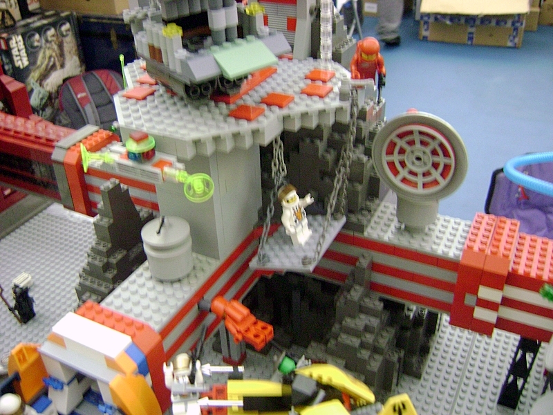 toyshow08_moonbase_bert_1450.jpg