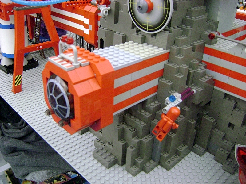 toyshow08_moonbase_bert_1480.jpg