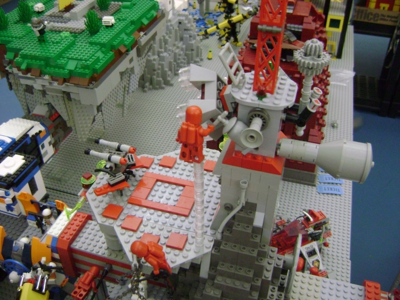 toyshow08_moonbase_bert_1493.jpg