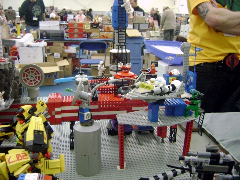 toyshow08_moonbase_craig_1442.jpg
