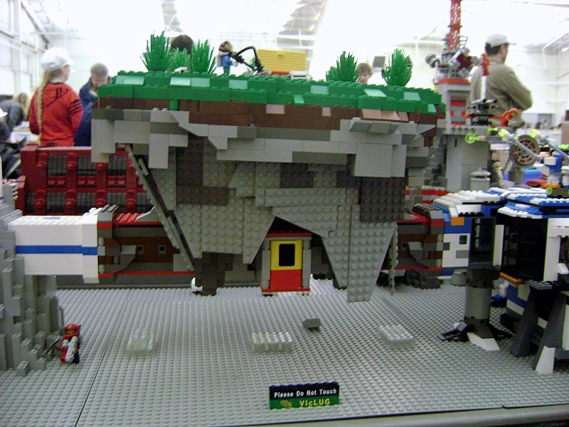 toyshow08_moonbase_joseph_1506.jpg