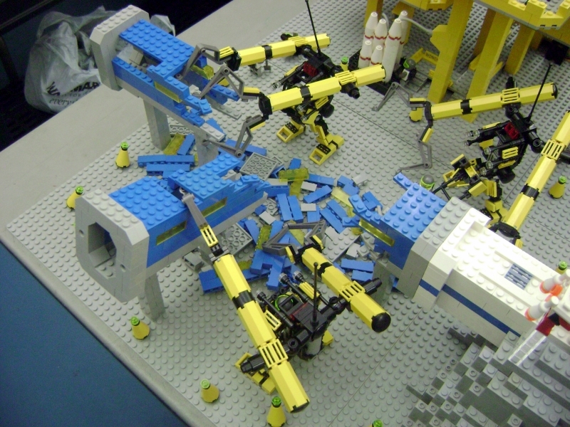 toyshow08_moonbase_rod_1432.jpg