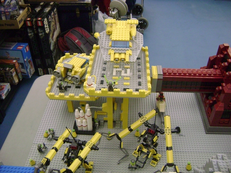 toyshow08_moonbase_rod_1435.jpg