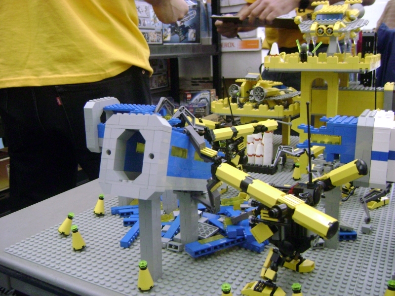 toyshow08_moonbase_rod_1447.jpg