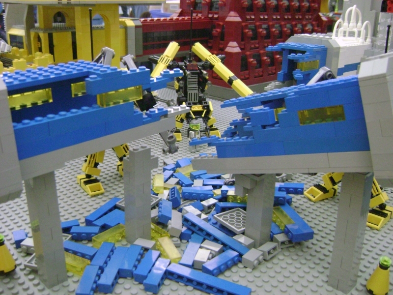 toyshow08_moonbase_rod_1494.jpg