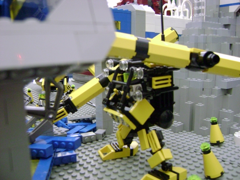 toyshow08_moonbase_rod_1496.jpg