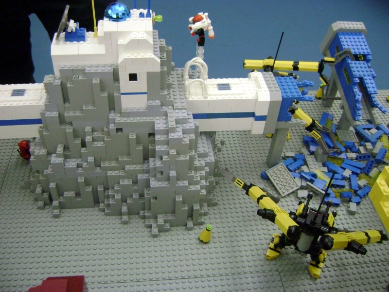 toyshow08_moonbase_ted_1487.jpg