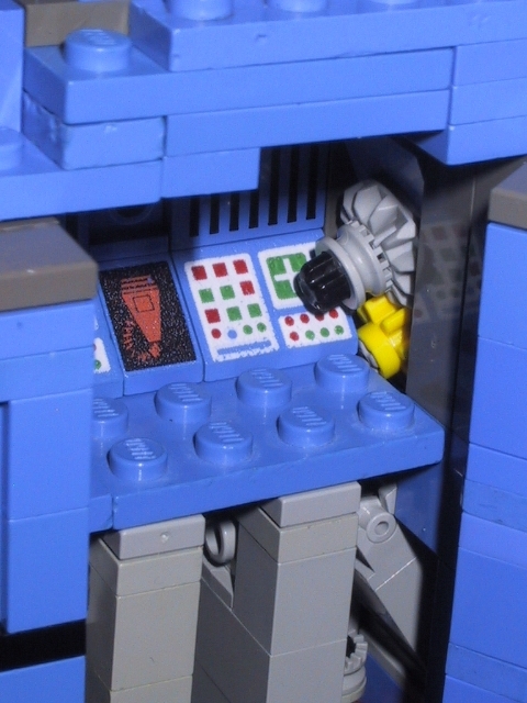 robofig_m_inside_right.jpg