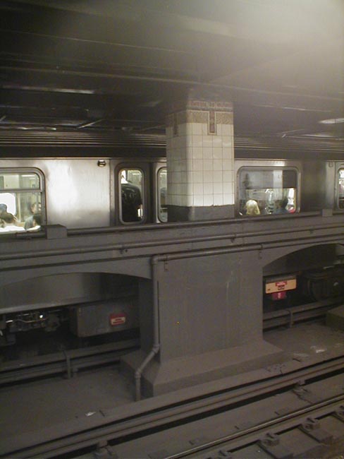 subwaystationcolumn.jpg