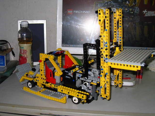 forkliftb.jpg