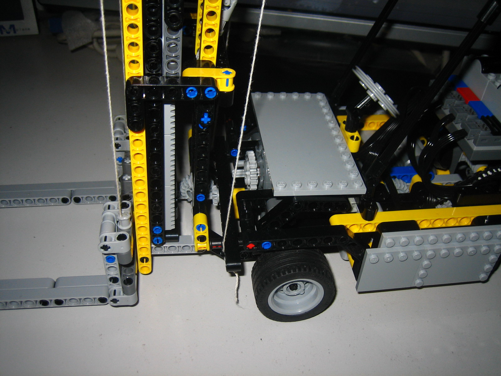 forklift1.jpg