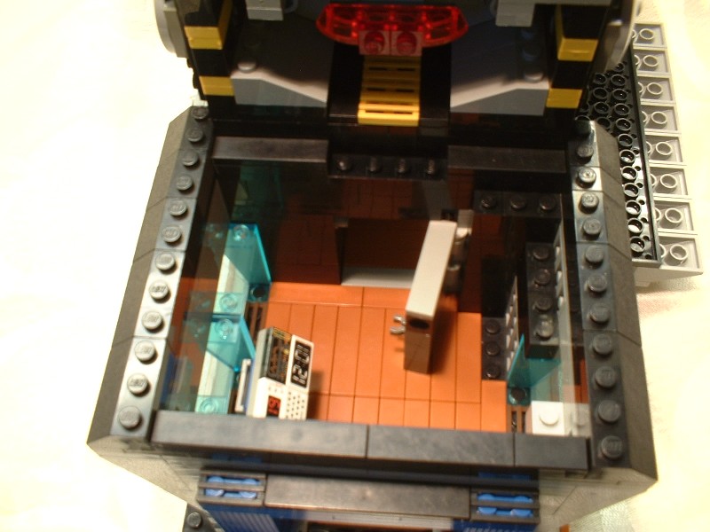 ifc_mxii_docking_bay_inside_door_open.jpg