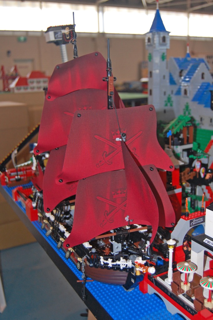 09-qar-ship.jpg