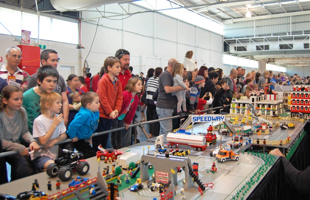 crowds-4.jpg