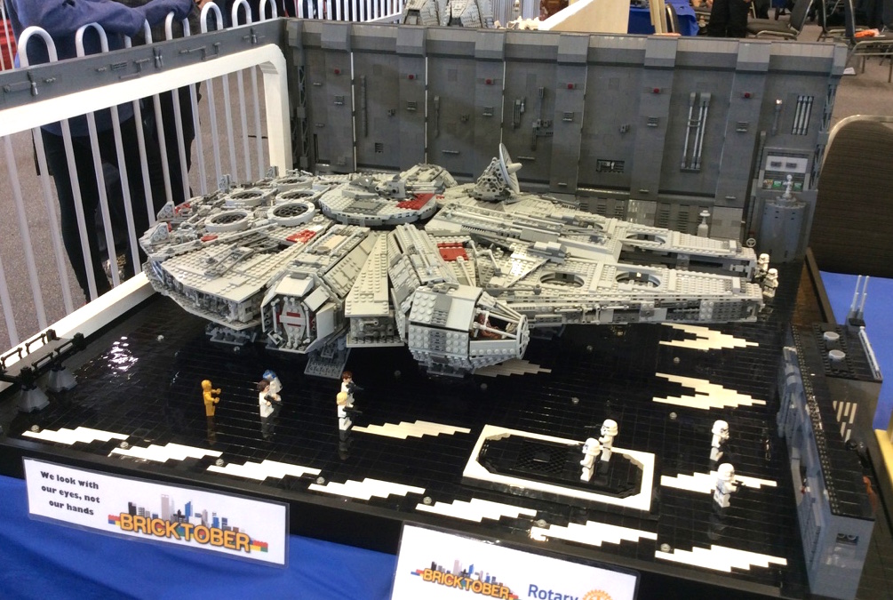 millenium_falcon-hangar.jpg