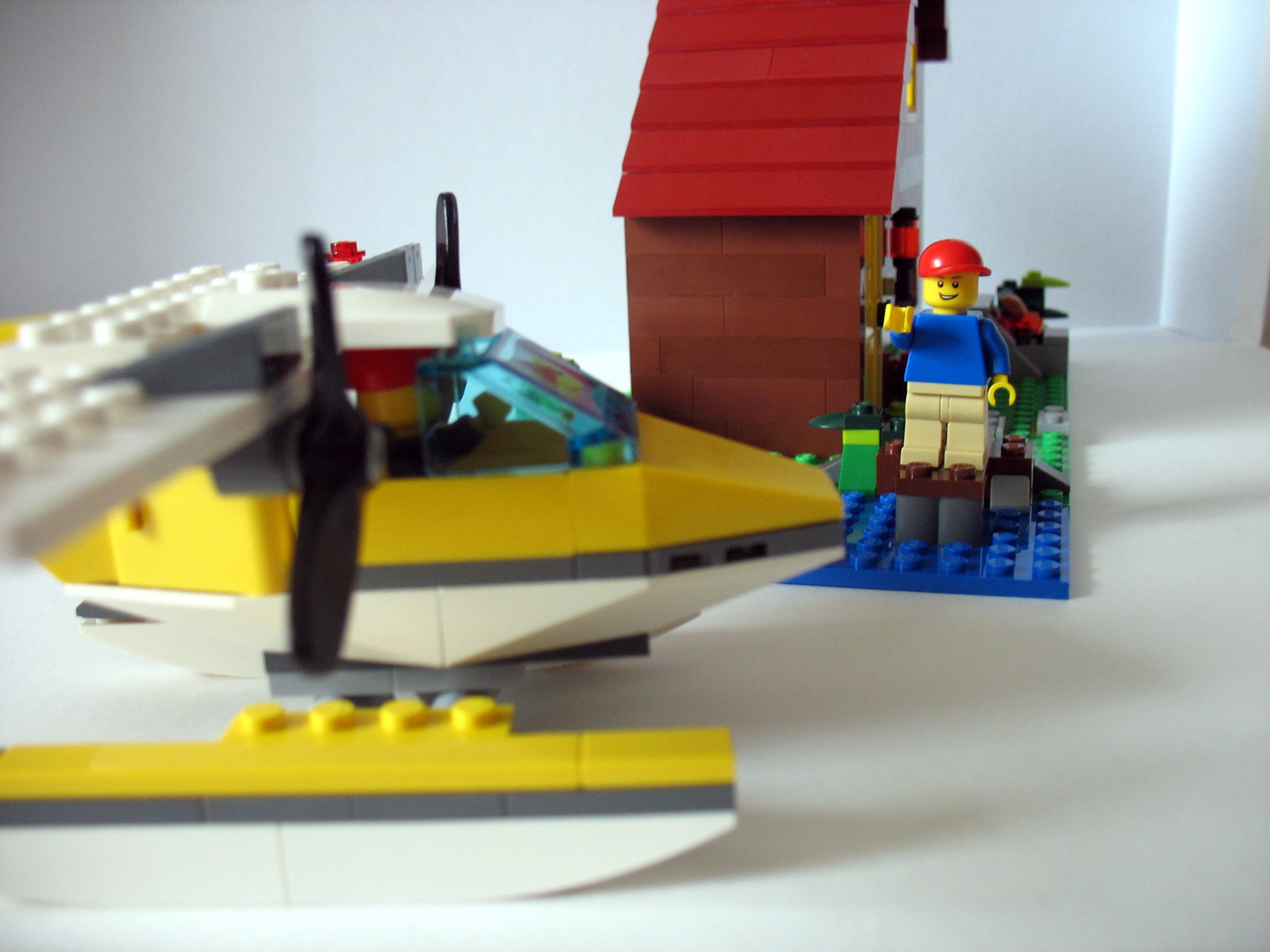 log_cottage_seaplane.jpg