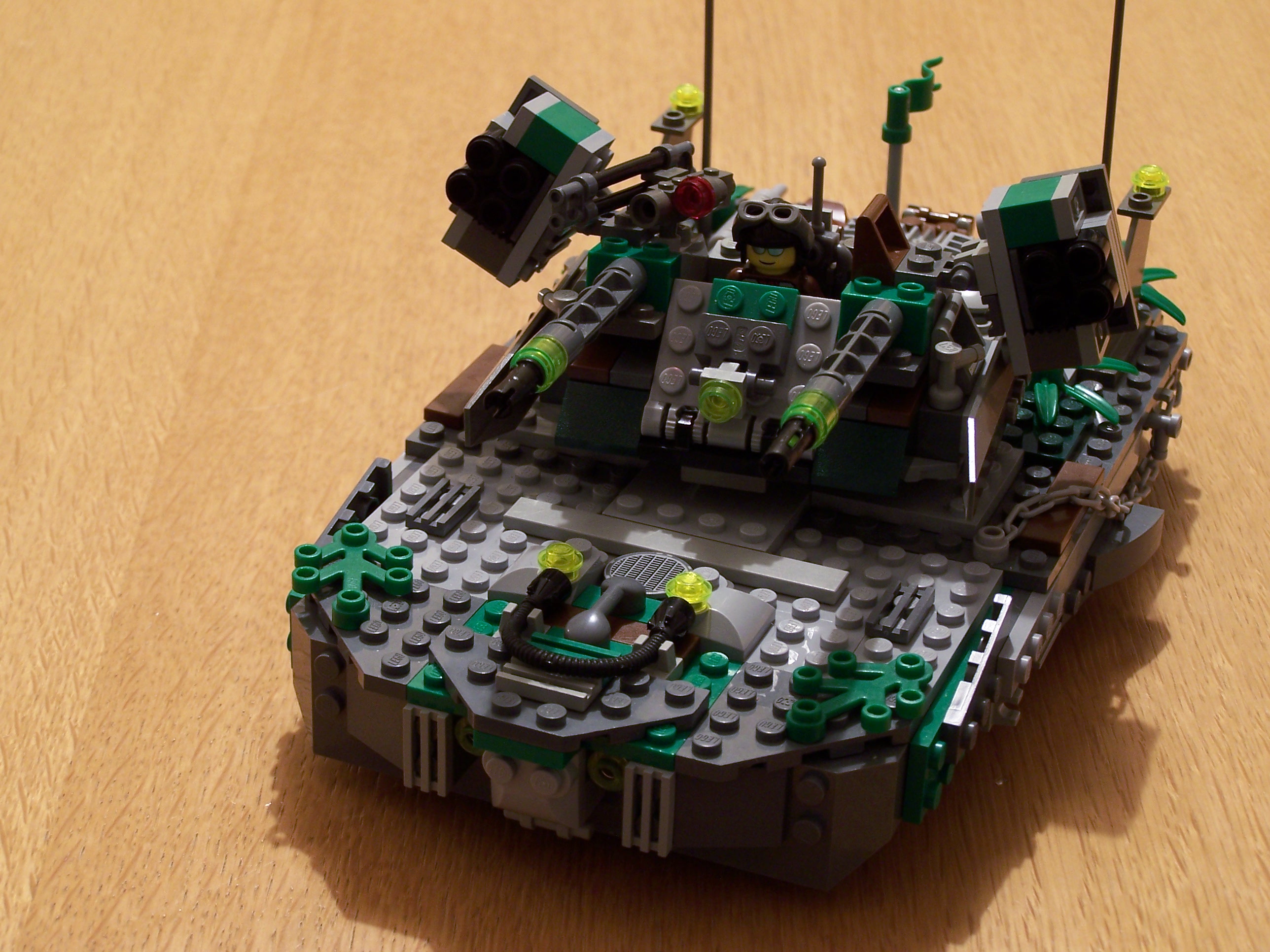 lego_hoover_tank_02.jpg