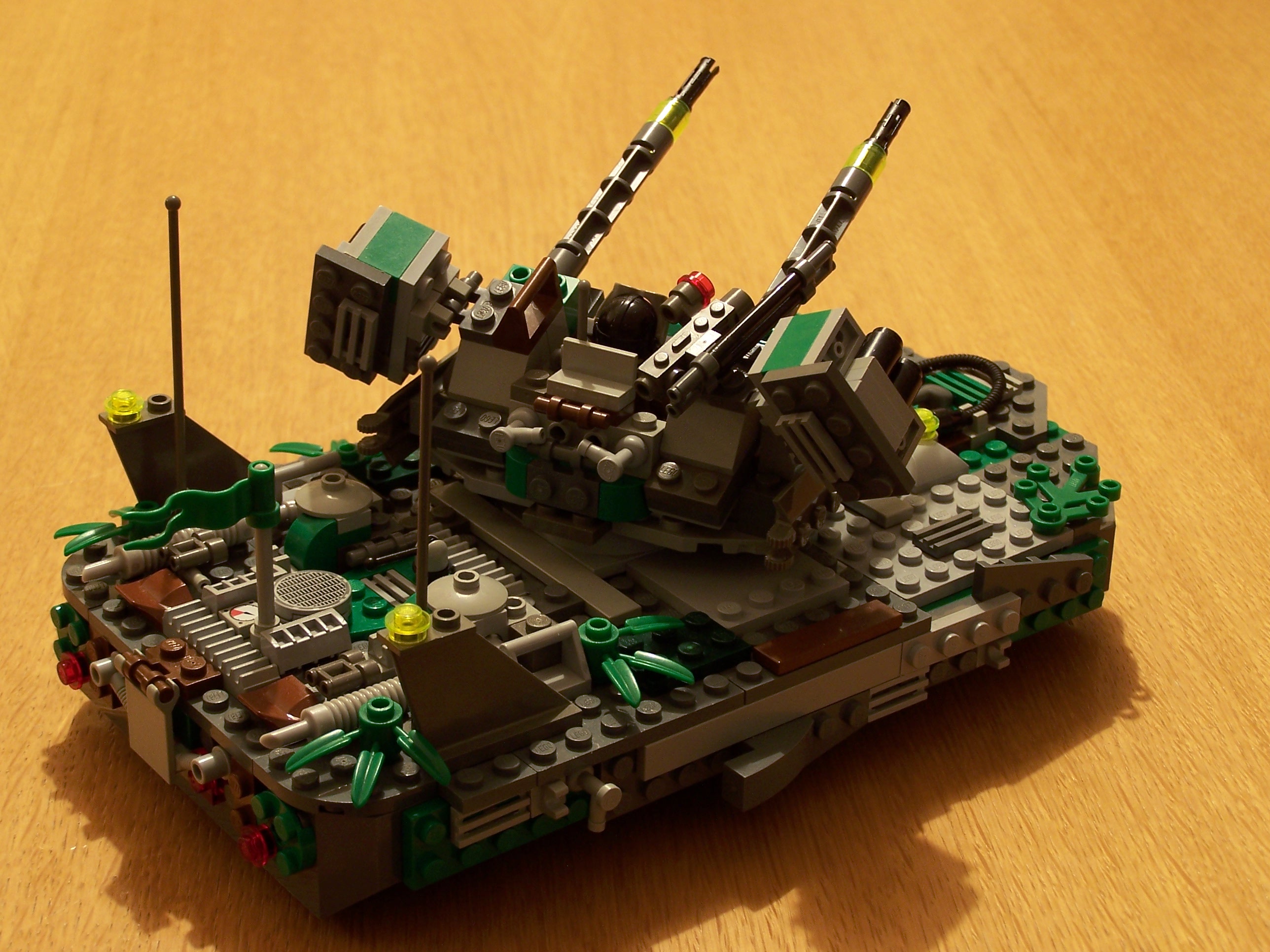 lego_hoover_tank_04.jpg