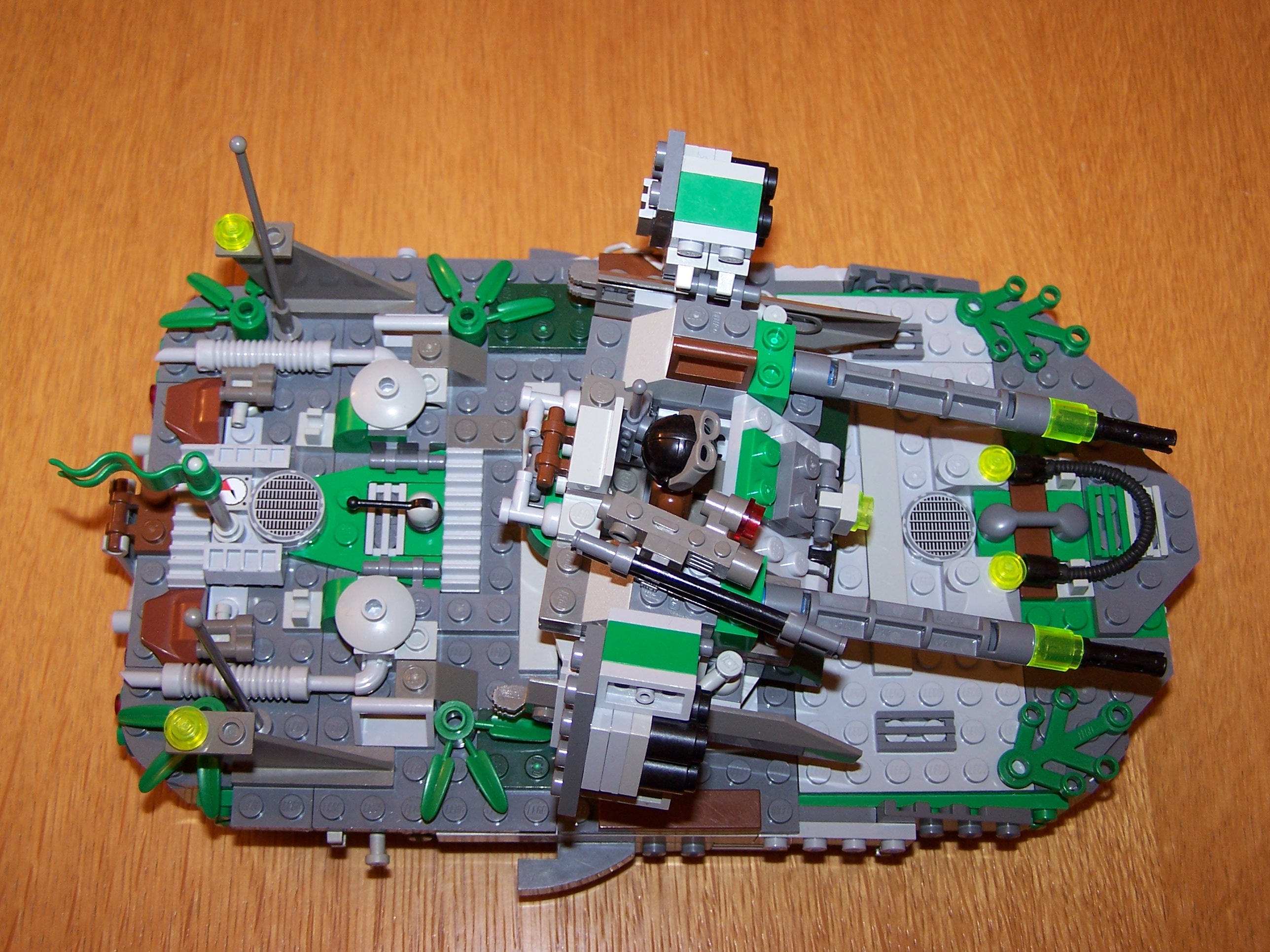 lego_hoover_tank_12.jpg