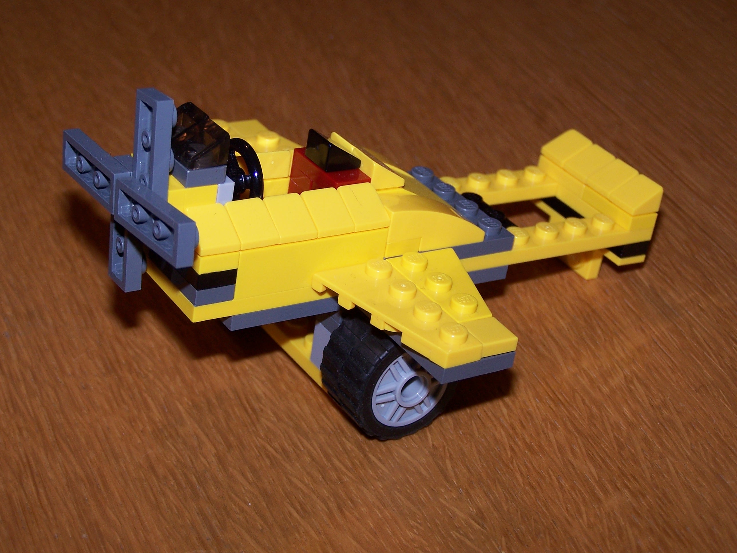 lego_yellow_lightning_01.jpg