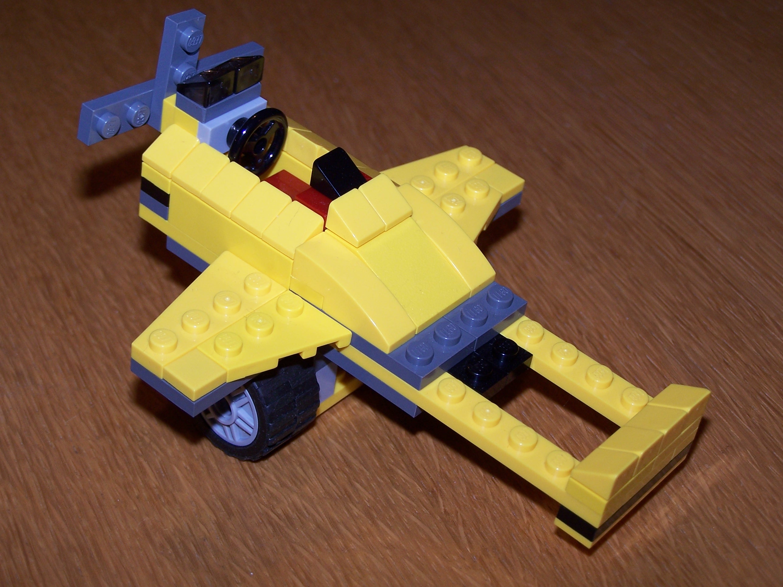 lego_yellow_lightning_02.jpg