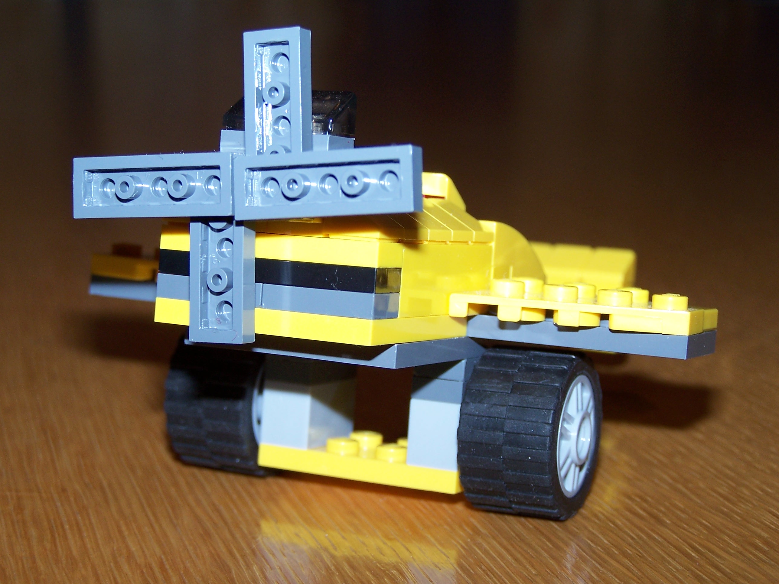 lego_yellow_lightning_03.jpg