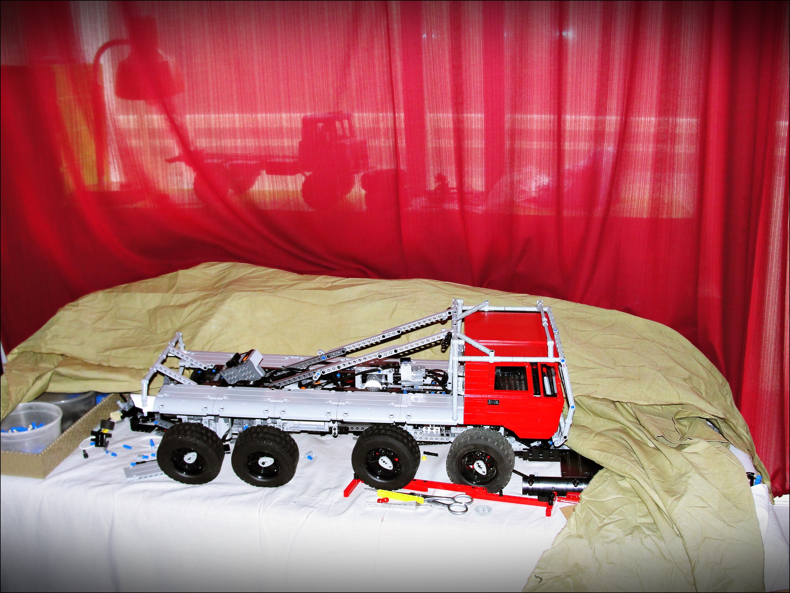 t813-frame-02.jpg