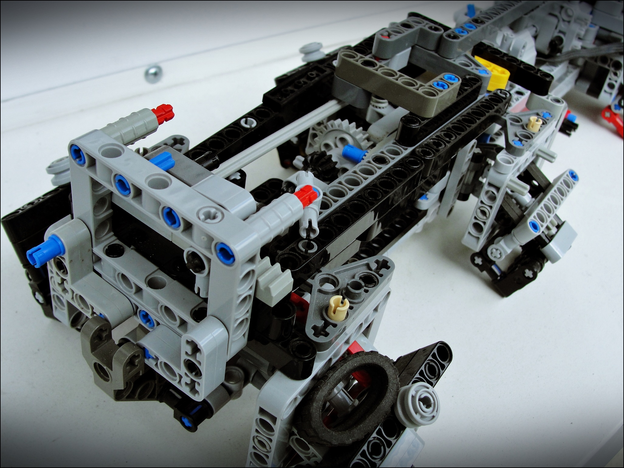 t813-frame-04.jpg