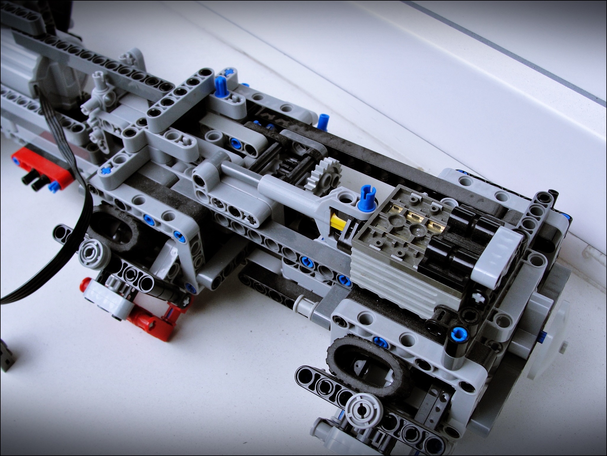 t813-frame-05.jpg