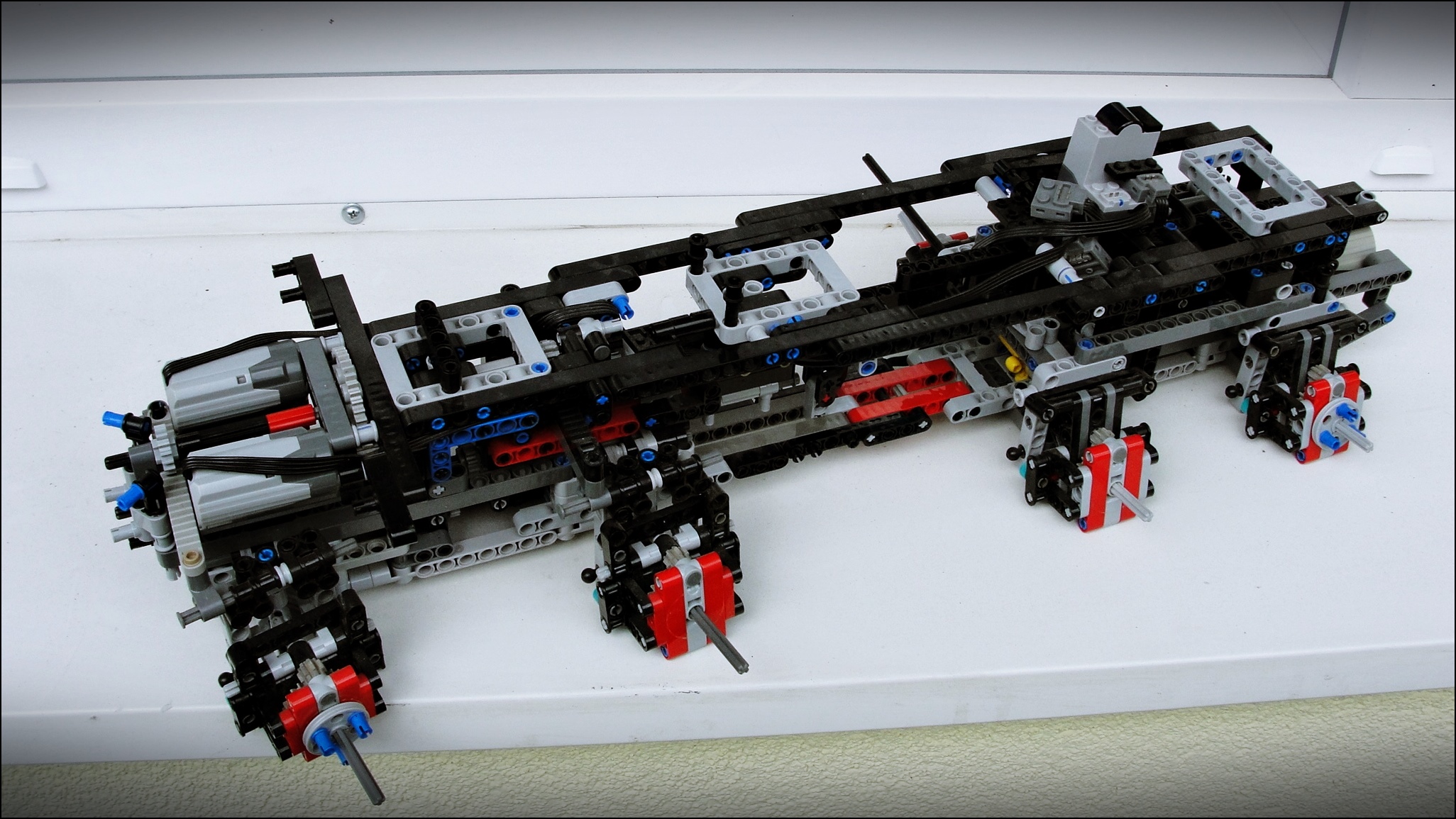 t813-frame-12.jpg
