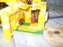 yellow_gatehouse_005.jpg