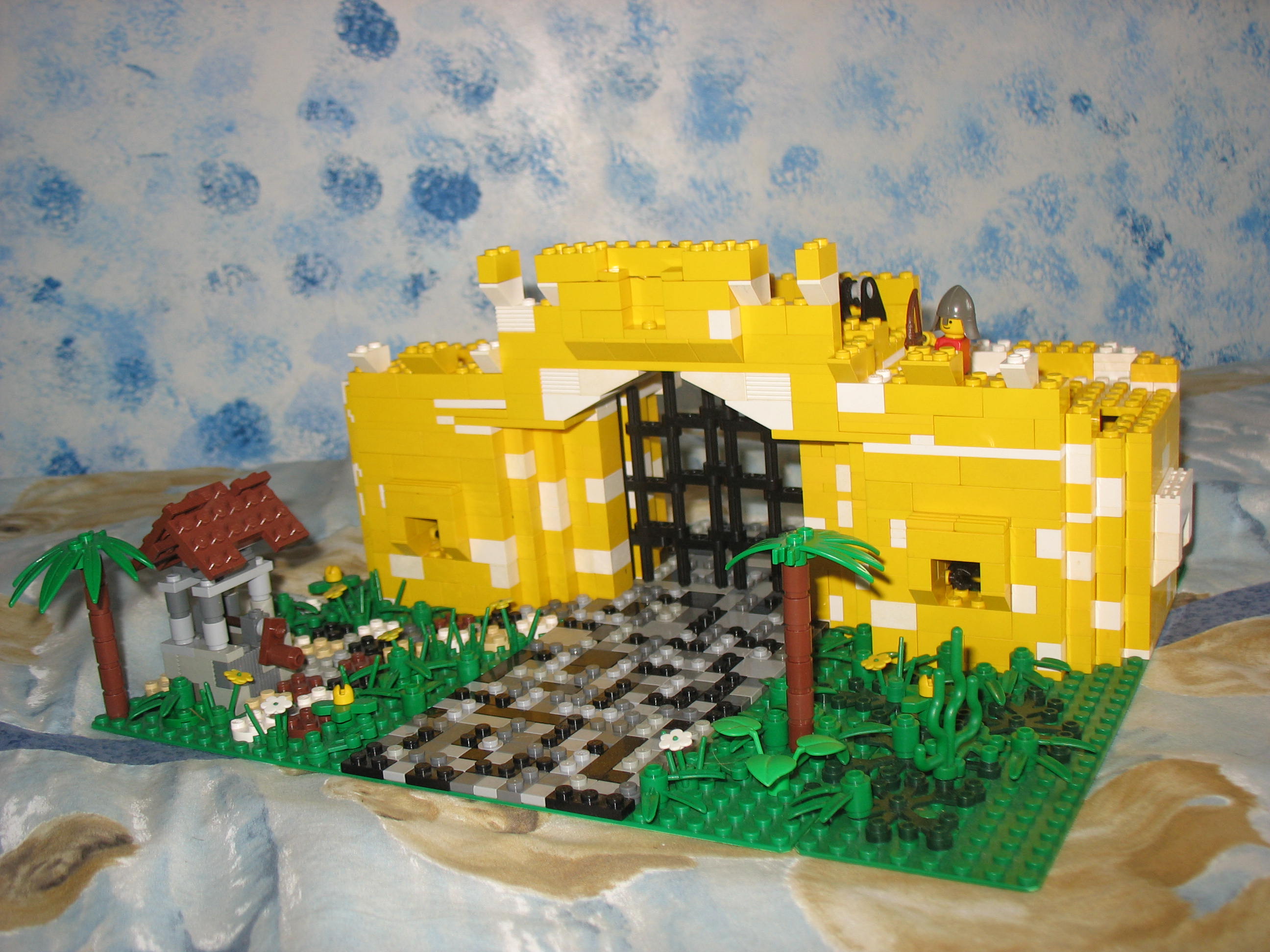 yellow_gatehouse_001.jpg