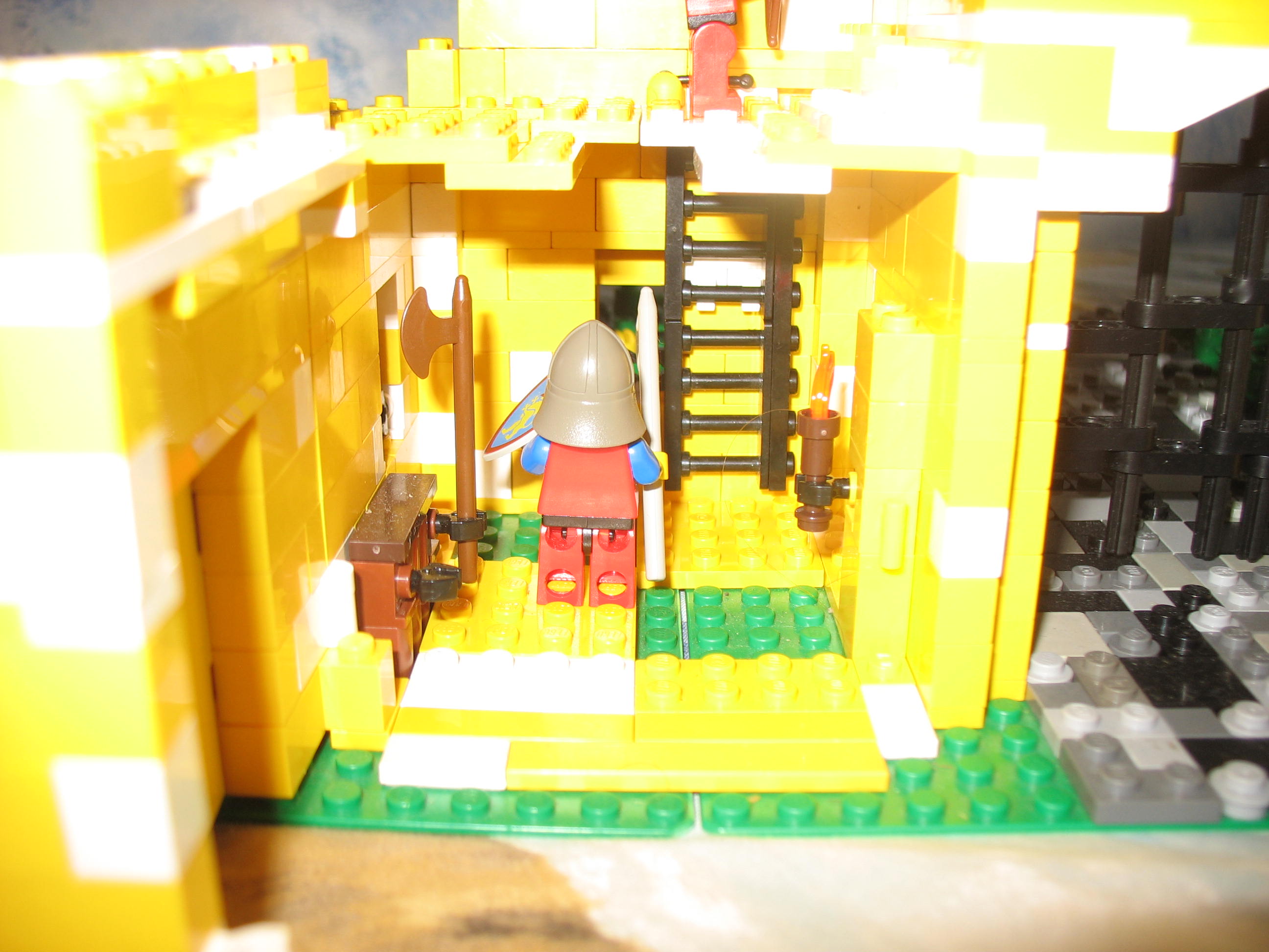 yellow_gatehouse_008.jpg