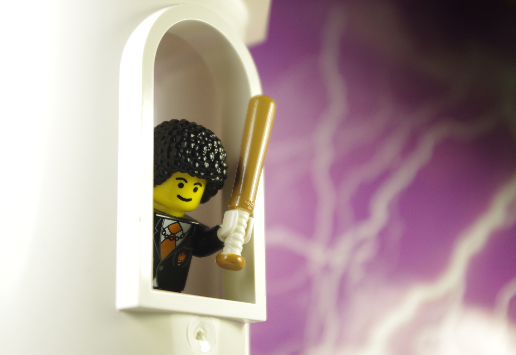 who_is_that_guy_in_the_window_2kpx.jpg
