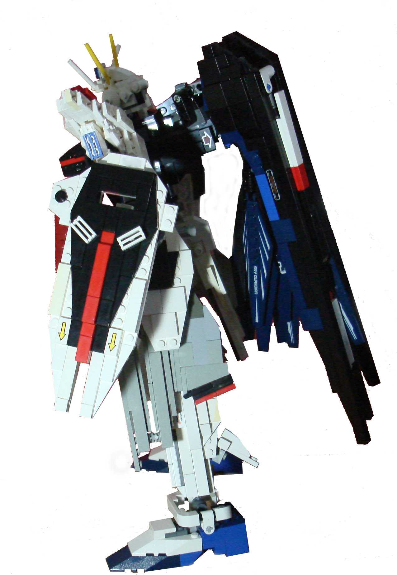 freedom_gundam_side_1.jpg