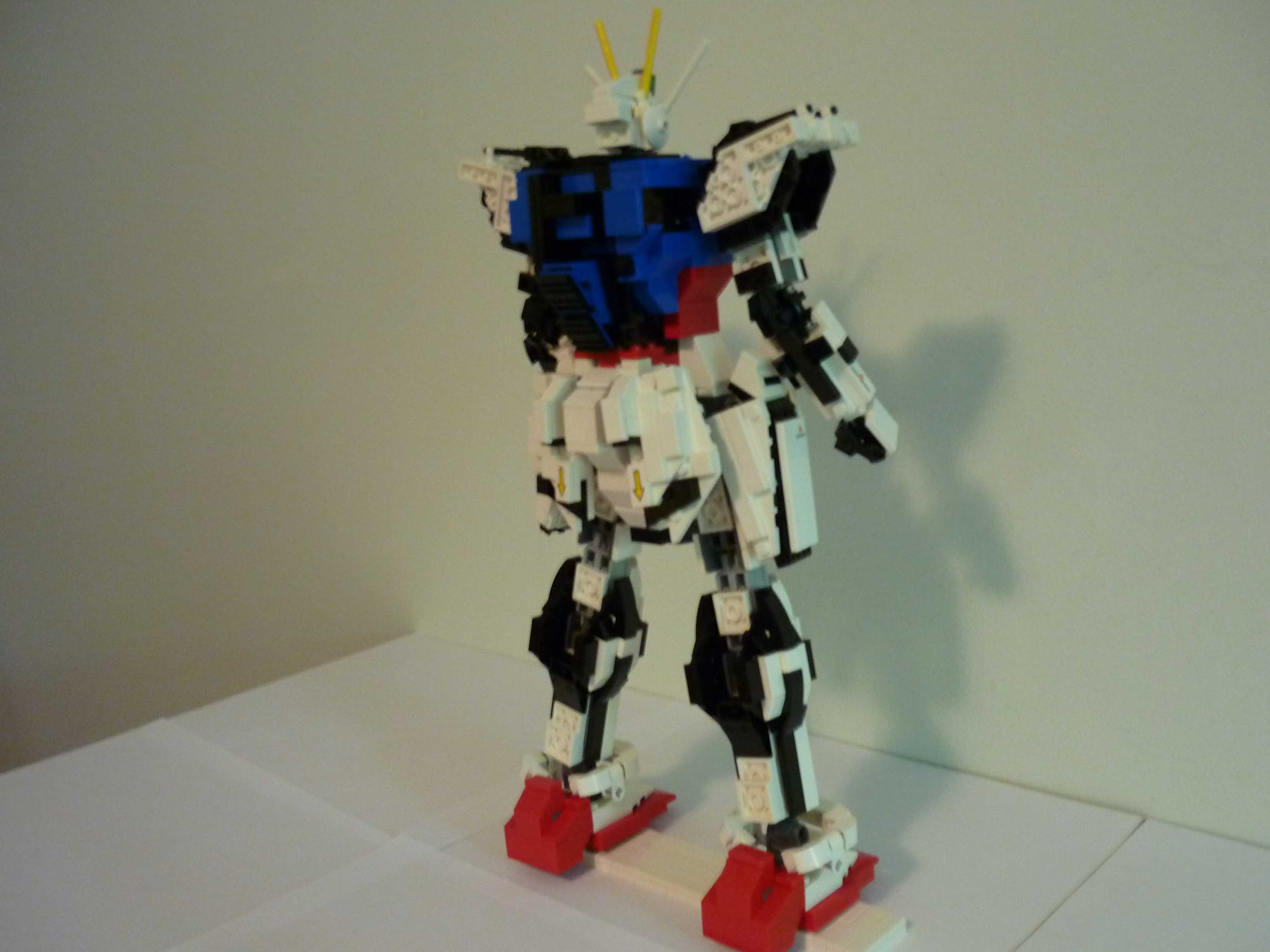 strike_gundam_rear_2.jpg