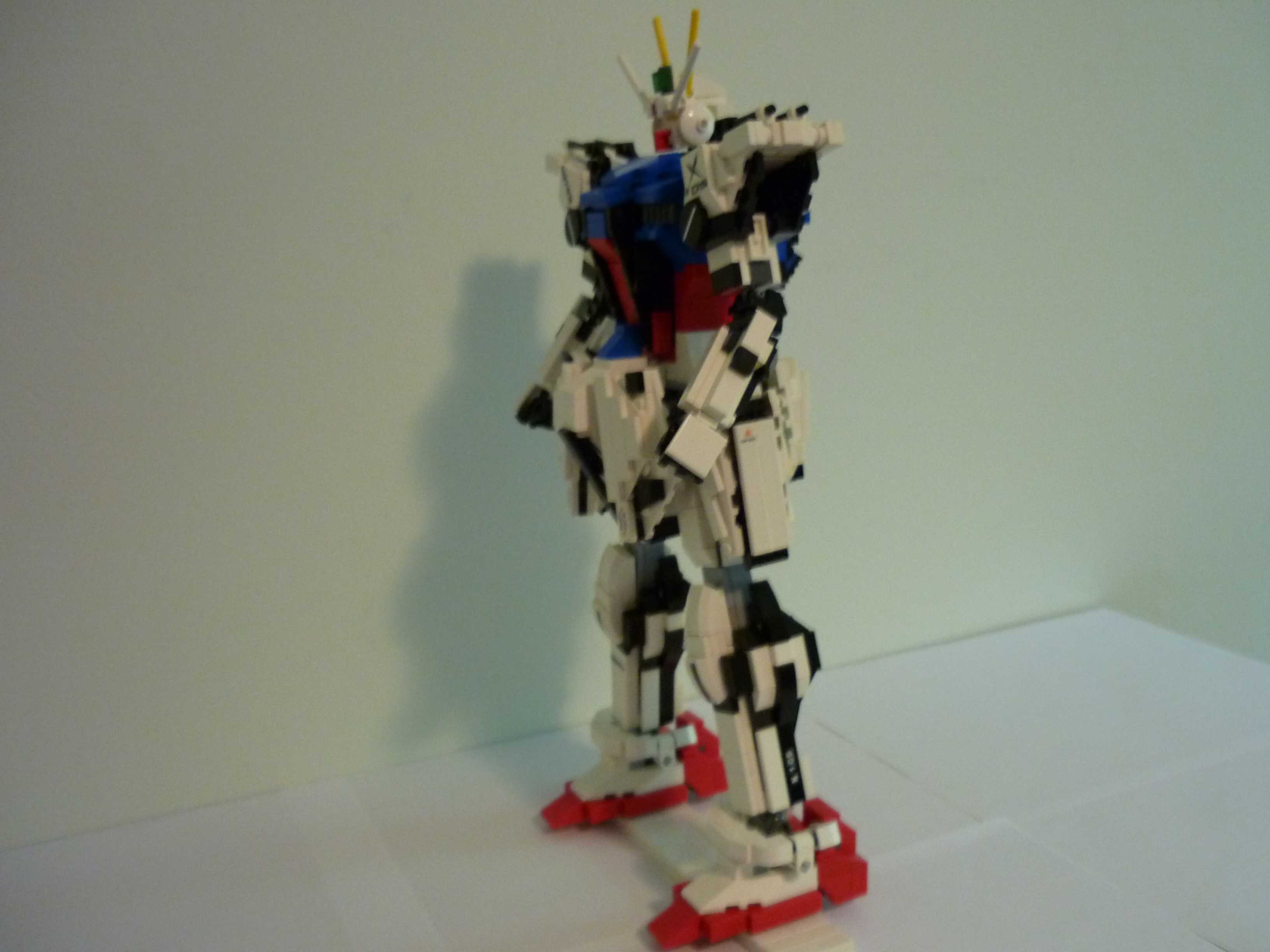 strike_gundam_side_3.jpg