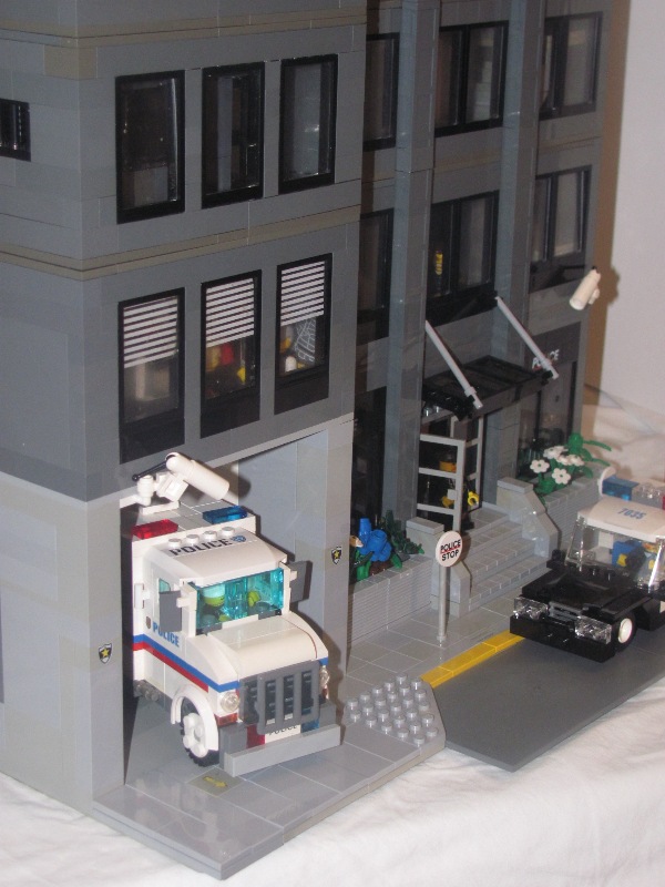 7th_precinct_paddy_wagon.jpg