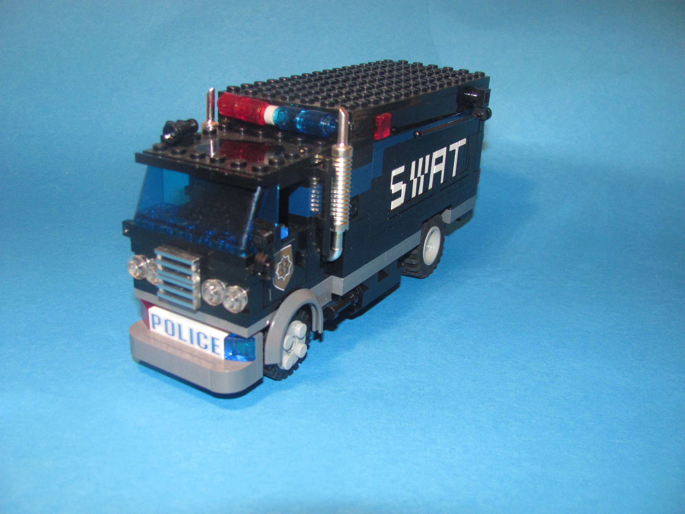 7th_precinct_s.w.a.t._truck_.jpg