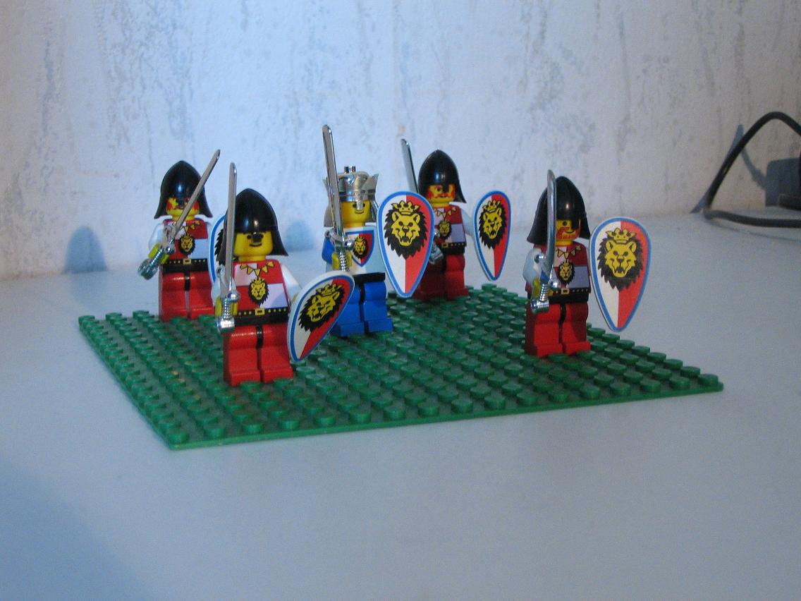 2007-08-09_lego_knights_1_ebay_small.jpg