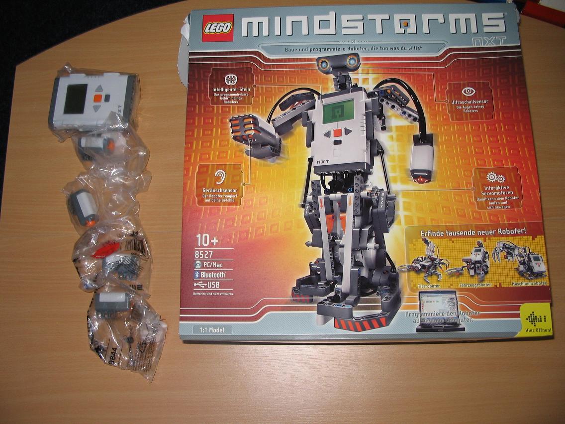 8527_mindstrom_nxt_and_nxt_parts_small.jpg