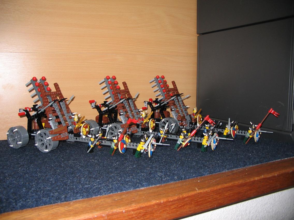 7020_army_of_vikings_with_heavy_artillery_wagon_small.jpg