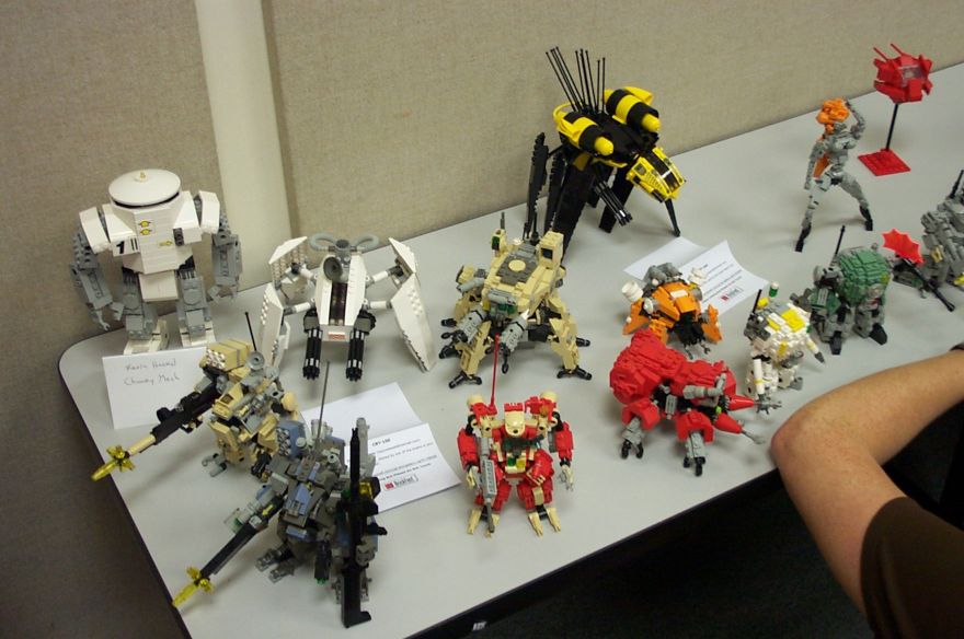 mecha-room-01.jpg