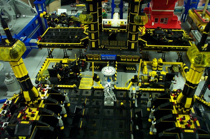 moonbase-05.jpg