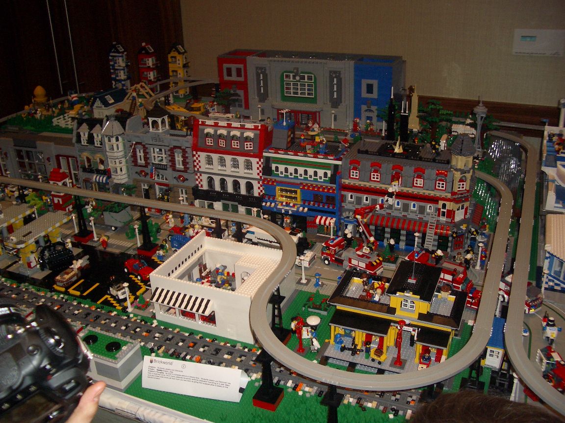 2010_brickworld_100.jpg