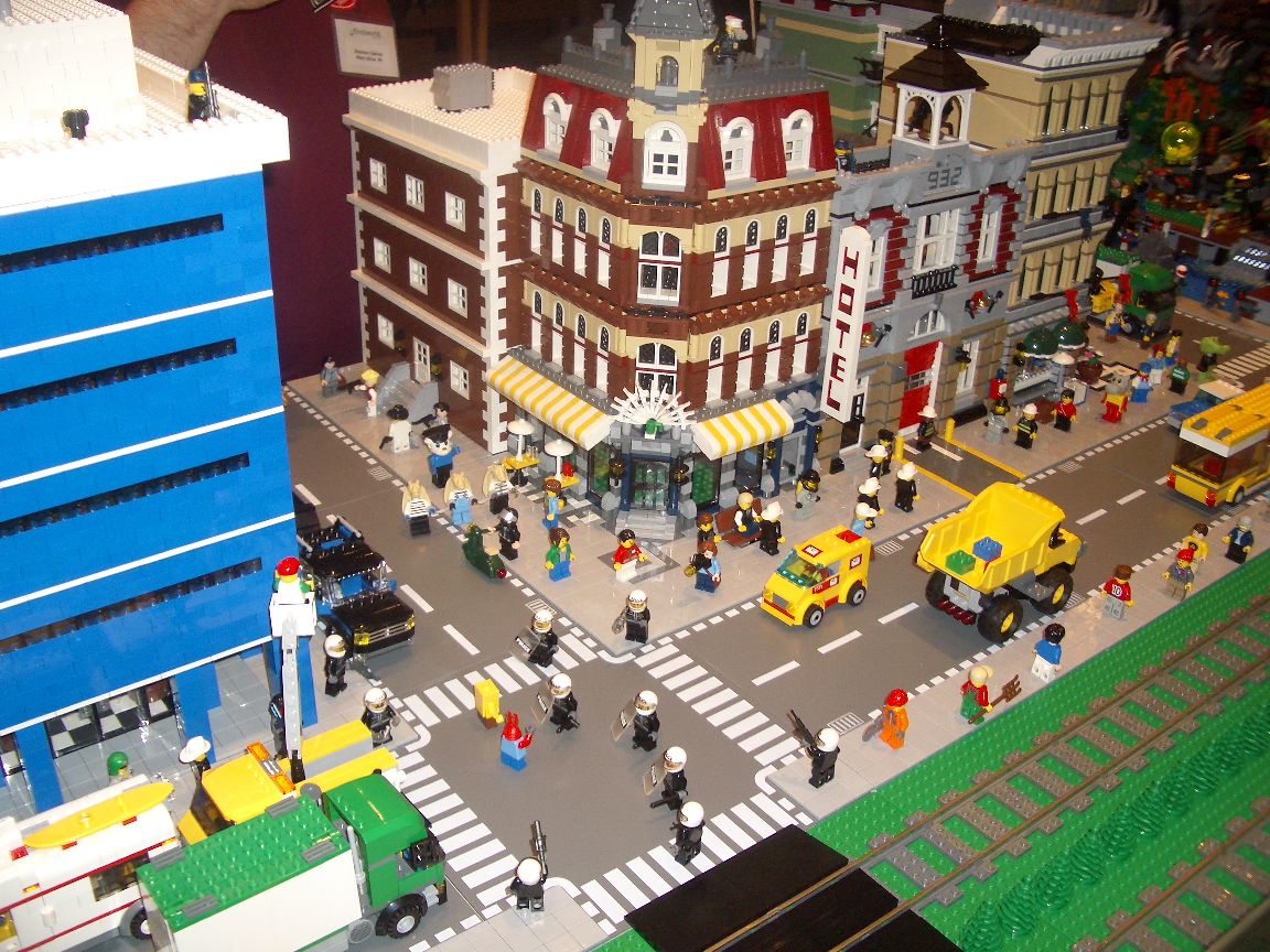 2010_brickworld_105.jpg