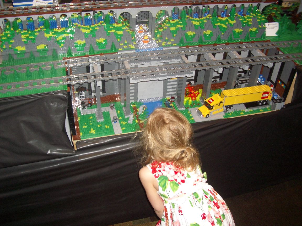 2010_brickworld_106.jpg