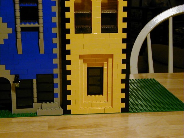 closeupyellowandblack01.jpg